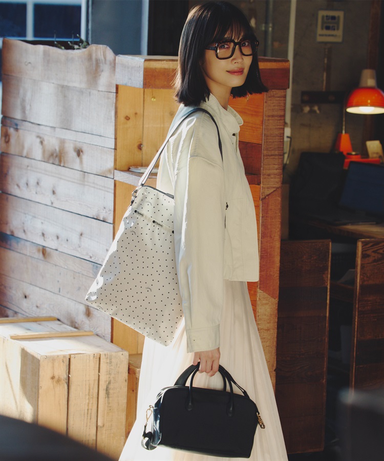 美品Lesportsac レスポートサックPCケース ショルダーストラップ付 やっと出会えた！「レスポートサック×ひとりっぷ®」の超軽量PCバッグ