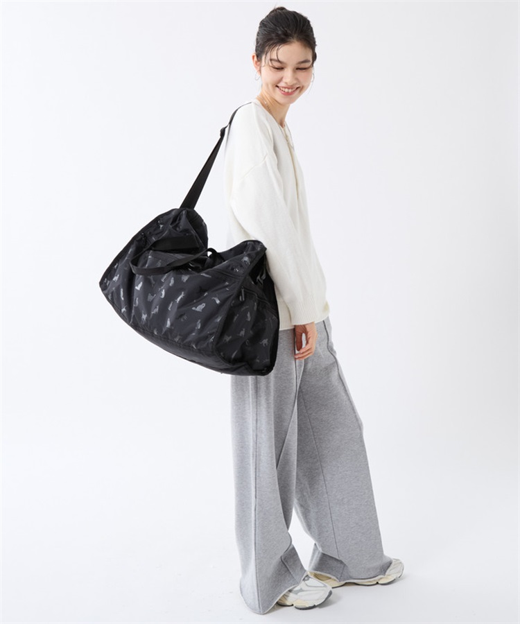 美品レスポートサックDELUXELGWEEKENDERスペクテイタークールグレイ LeSportsac（レスポートサック）の「DELUXE LG WEEKENDER