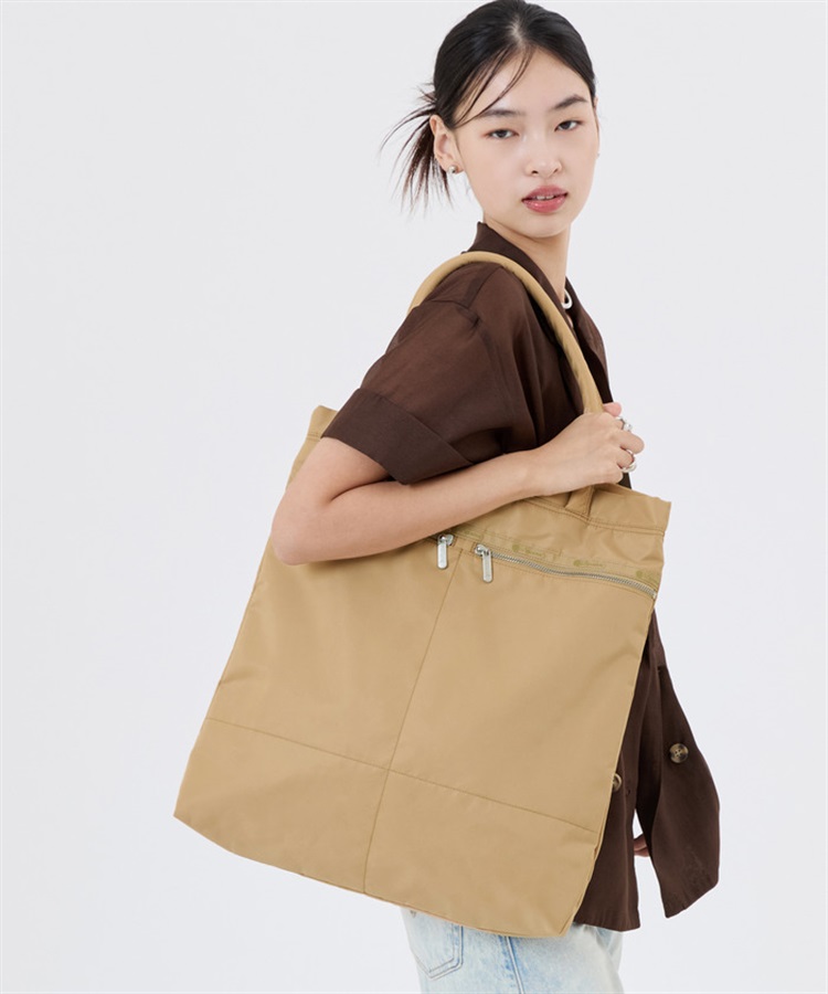 LeSportsac×Megumi Kanzaki】SMART CARRY TOTE｜トートバッグ｜バッグ