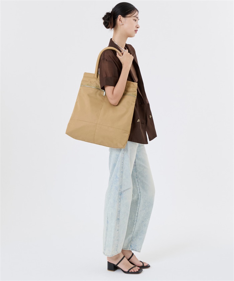 レスポートサック　マヌーシュ　薔薇　フリル　刺繍　トートバッグ　大容量　旅行 LeSportsac×Megumi Kanzaki】SMART CARRY TOTE｜トートバッグ｜バッグ