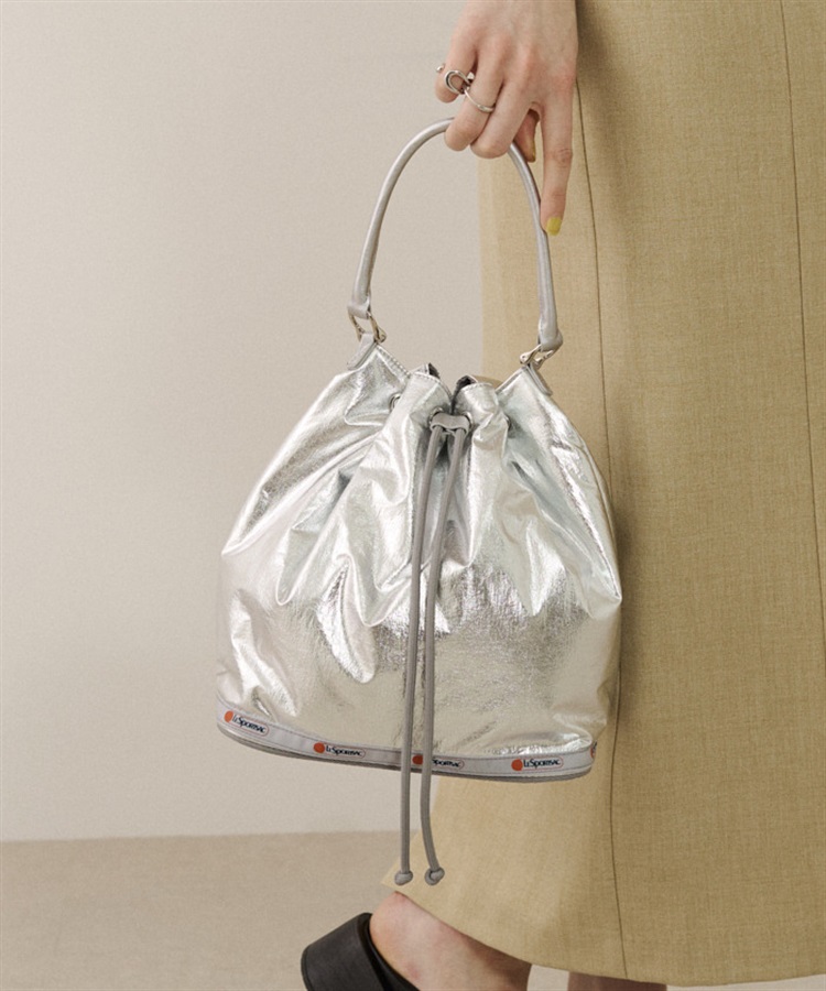 LeSportsac Atelier】MED DRAWSTRING BAG｜ショルダーバッグ/斜め掛け