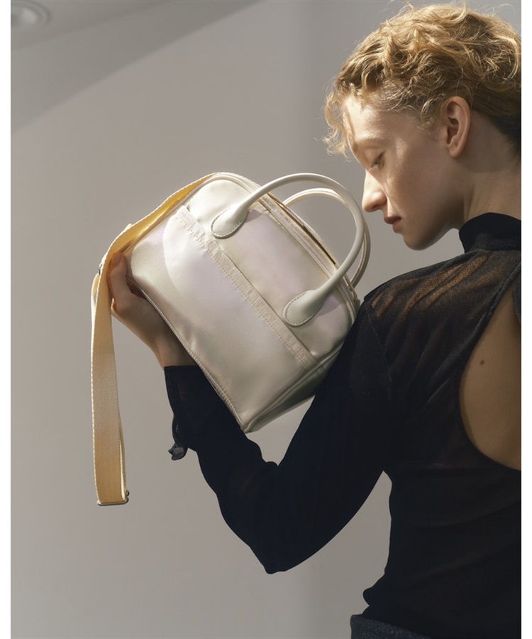 LeSportsac × FRAY I.D】SQUARE TH CROSSBODY パールシャインFRクロス