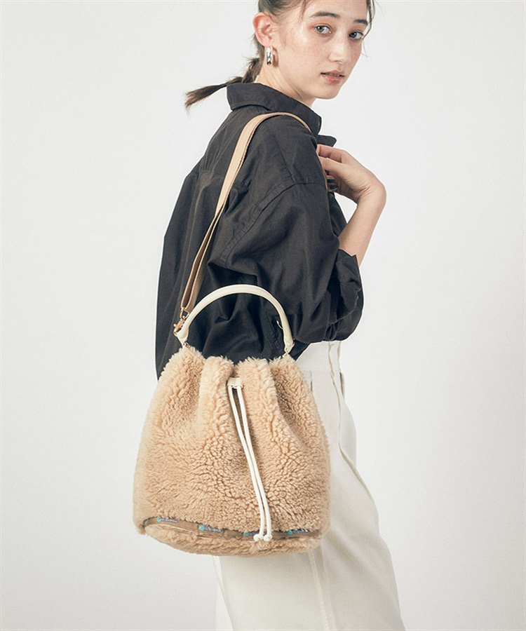 レスポートサック アトリエ 現行品 ファーDRAWSTRING BAG ベージュ LeSportsac Atelier】MED DRAWSTRING BAG｜ショルダーバッグ