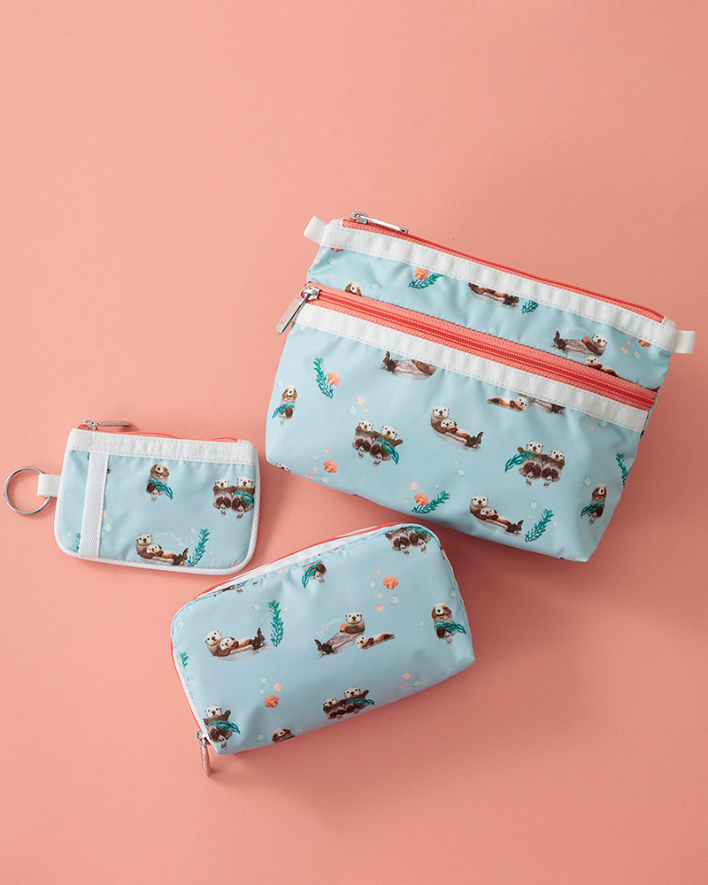 FLOATING SEA OTTERS ぷかぷかと漂うラッコたちを描いたプリント