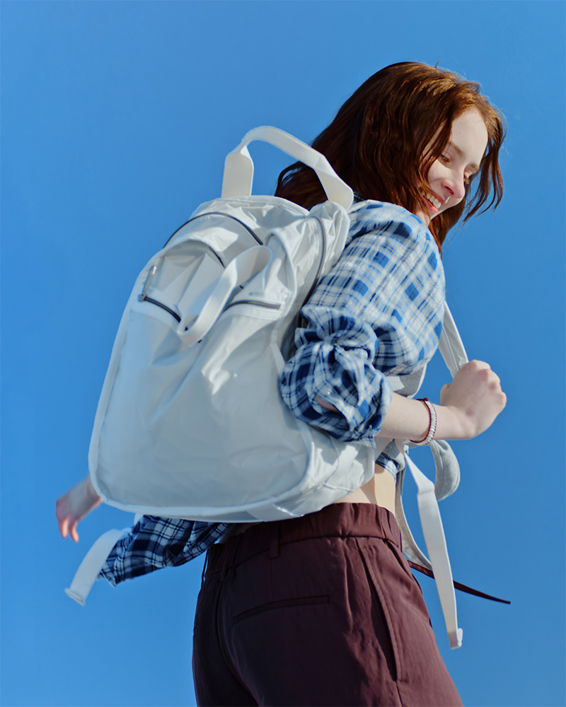 Essential Collection 10周年を迎え、新色セルリアンフロストと限定ポーチが登場。