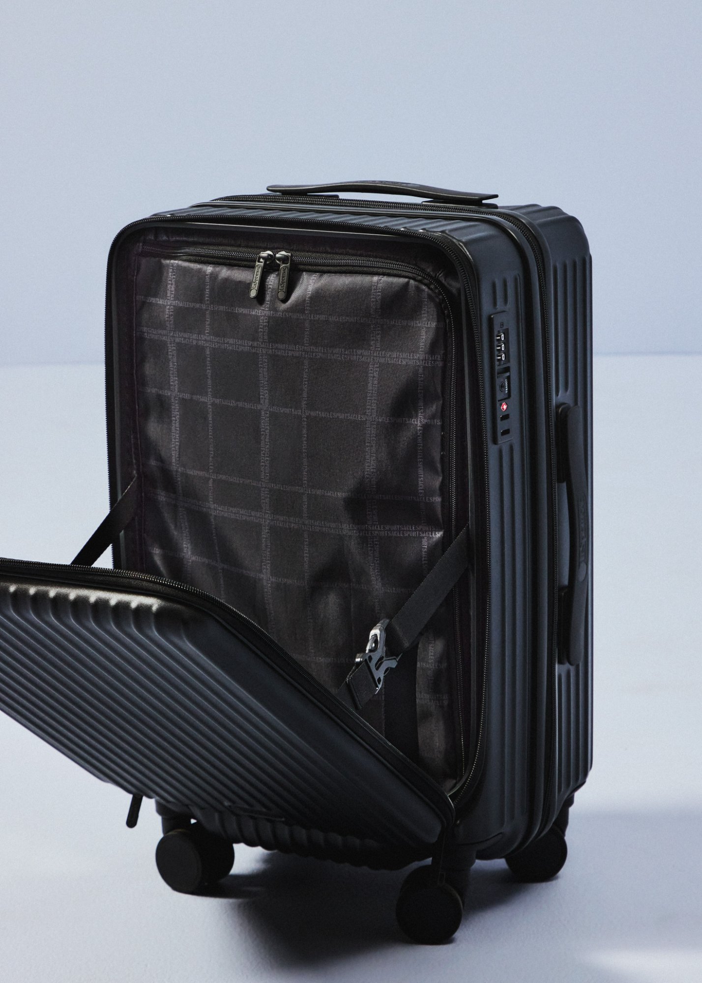 フロントオープニングタイプのURBAN LIGHT CARRY-ON