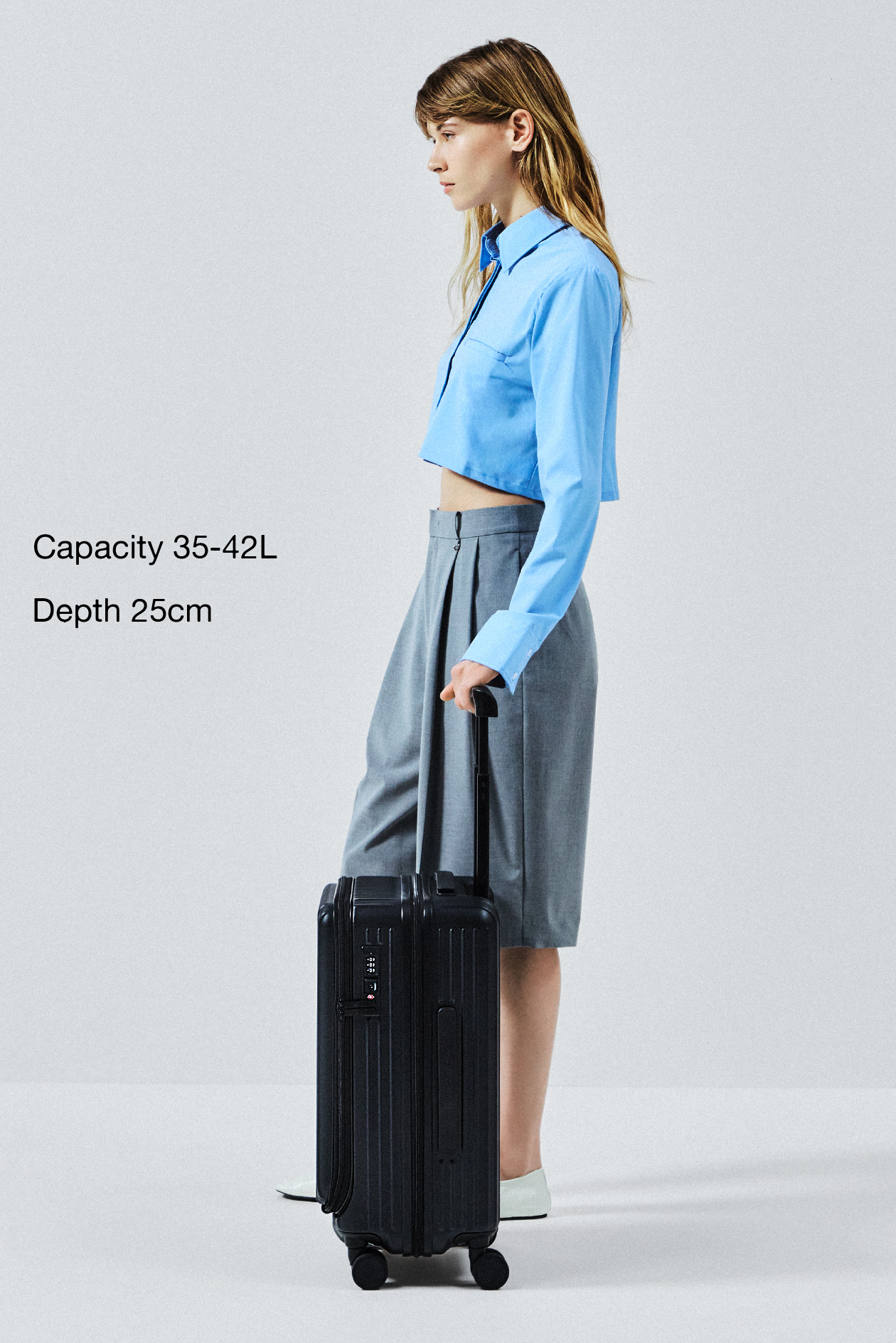URBAN LIGHT CARRY-ON 容量35〜42L・奥行き25cm