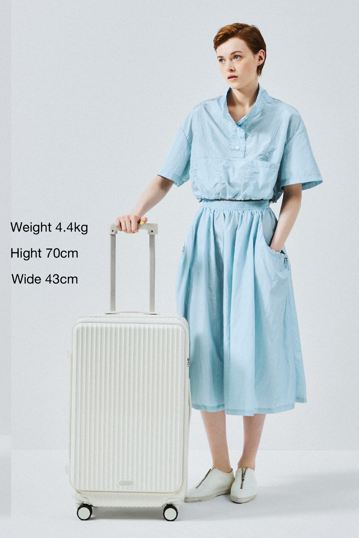 URBAN LIGHT CHECK-IN 重量4.4kg・高さ70cm・横幅43cm