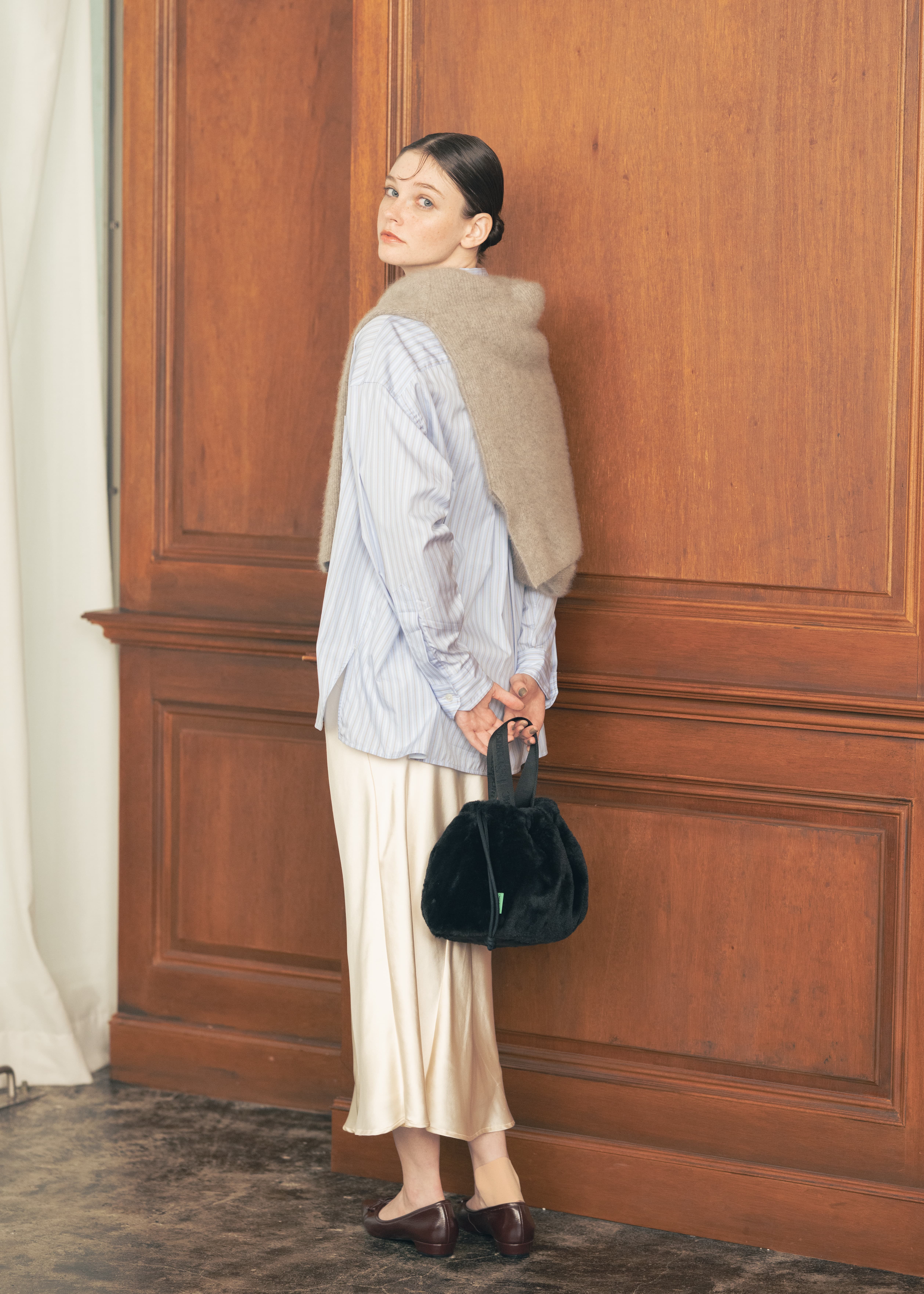 FUR DRAWSTRING TOTE ブラックフラッフィーファー