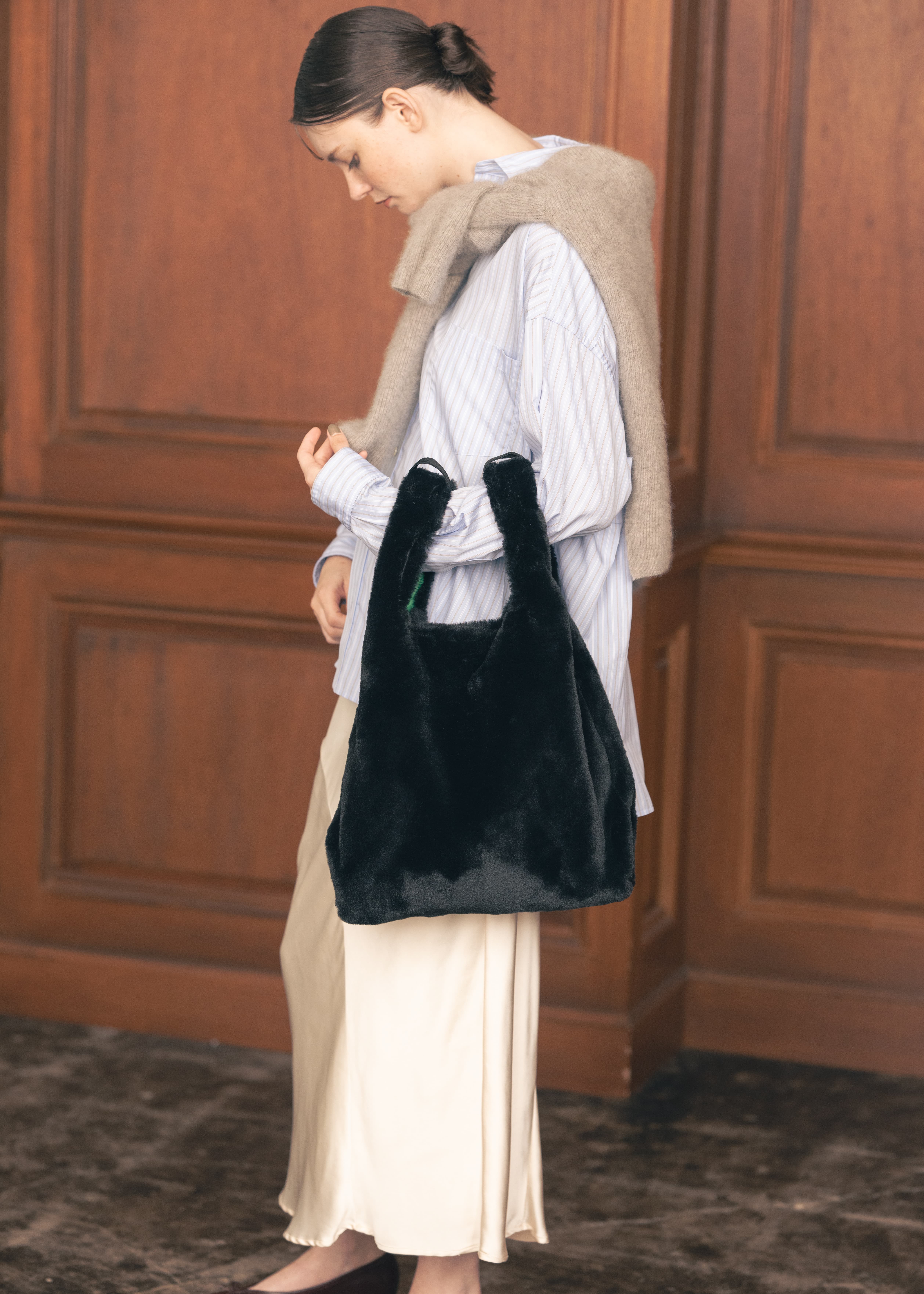 FUR SHOULDER TOTE ブラックフラッフィーファー