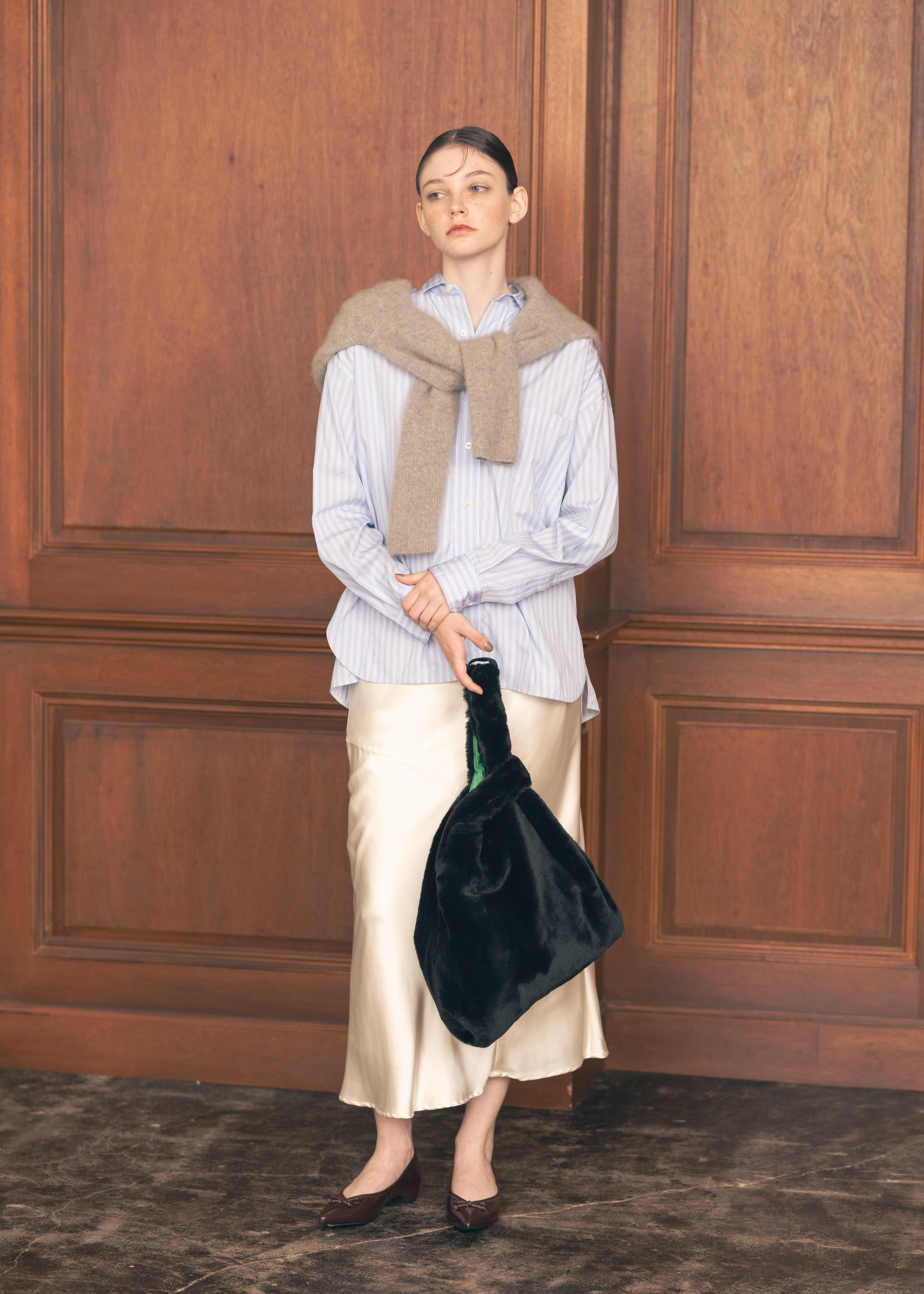 FUR SHOULDER TOTE ブラックフラッフィーファー