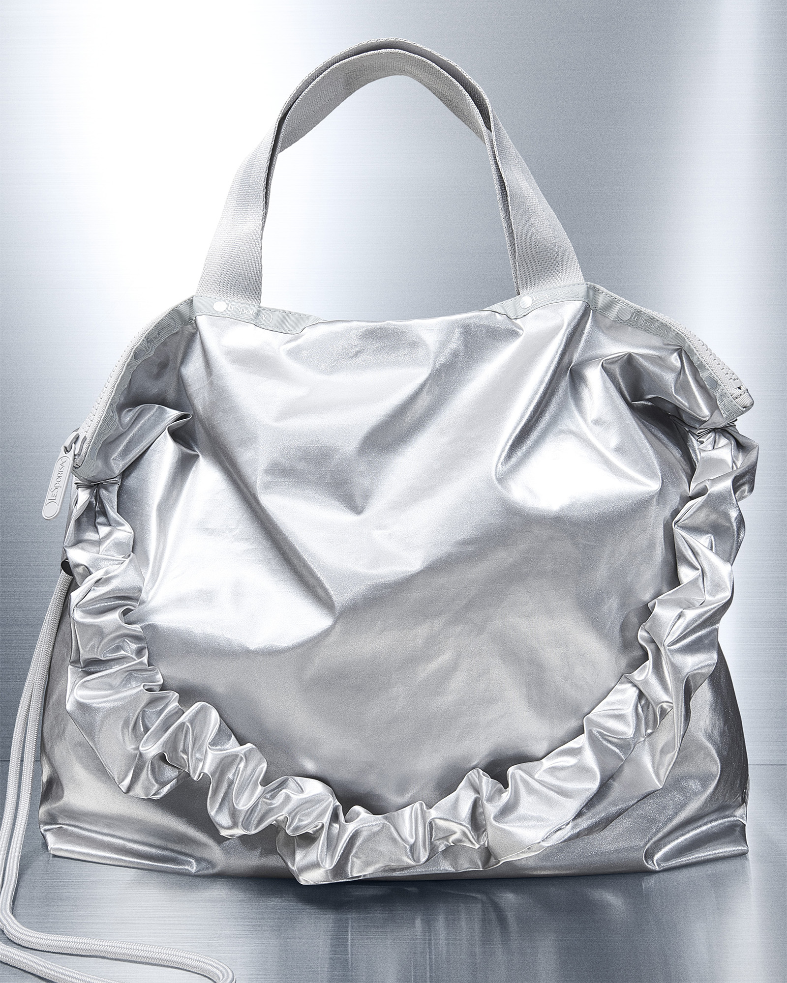 EDITOR'S MAGIC BAG　レスポートサック　シルバー Shine Collection｜レスポートサック公式｜LeSportsac