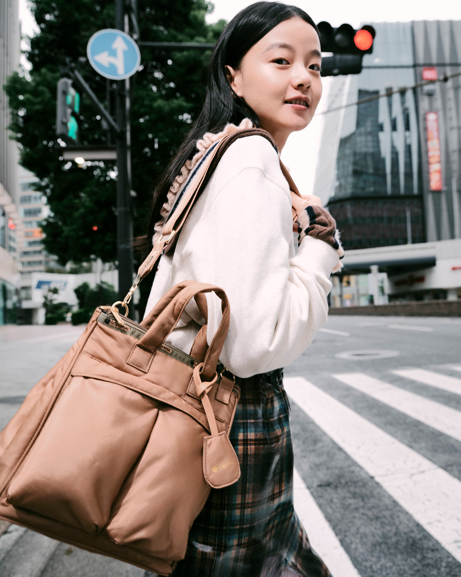 MED HELMET TOTE2